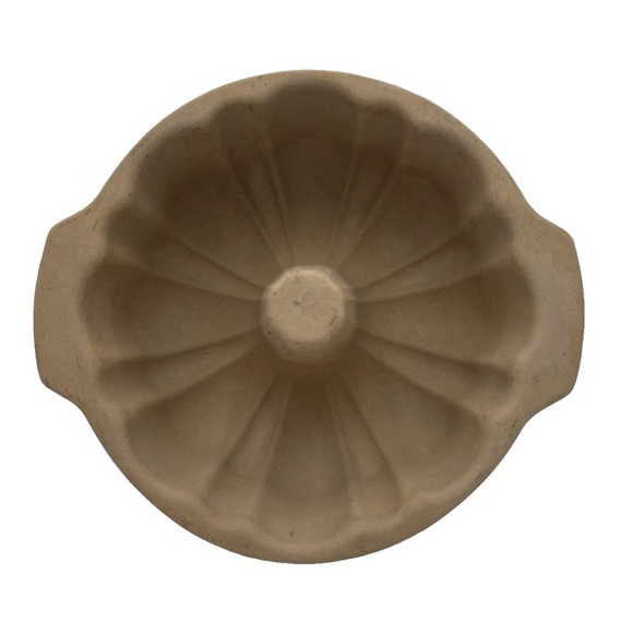 Pampered Chef stoneware Cream Bundt Cake Pan/ discontinued item - Picture 2 of 5